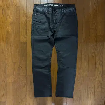 Guess 블랙 코팅 팬츠 SLIM FIT 00s opium