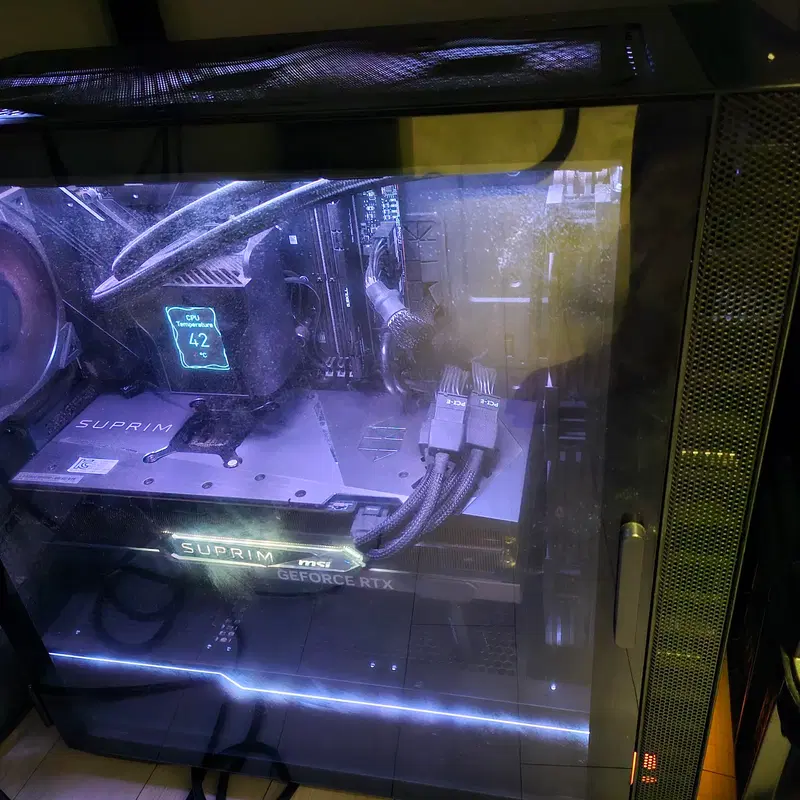 I9 14900KF + MSI Z790 메인보드 + MSI 수냉쿨러 + 안텍파워 1000W + MSI 미들타워 케이스