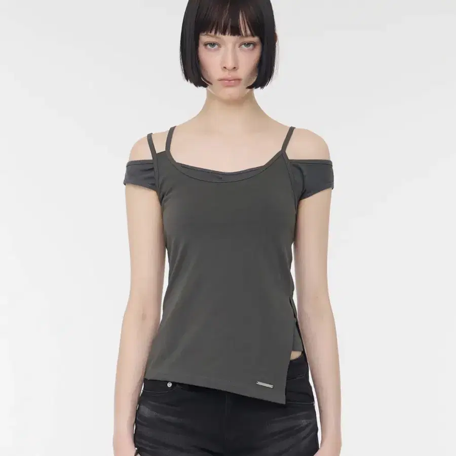 락케이크 Off Shoulder Strap Top - Charcoal