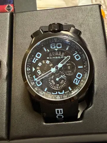 BOMBERG 봄버그 남성용 손목시계 쿼츠