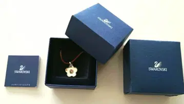 새상품 미사용 SWAROVSKI 스와로브스키 플라워 모티브 목걸이