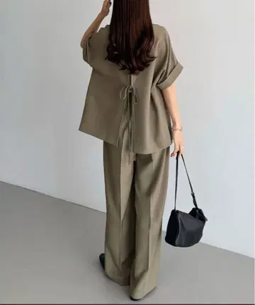 린넨 라이크 반팔 자켓 + 턱 슬랙스 팬츠 set 그레이쉬 베이지
