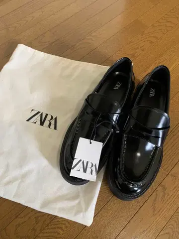 ZARA 에나멜 가죽 느낌 페니 스트랩 로퍼 38