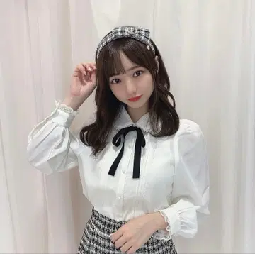 허니시나몬 펄 파이핑 블라우스 화이트