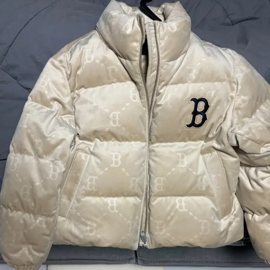 MLB W 다이아 벨벳 구스 크롭 패딩 3FDJM0226 43BGS 50BKS