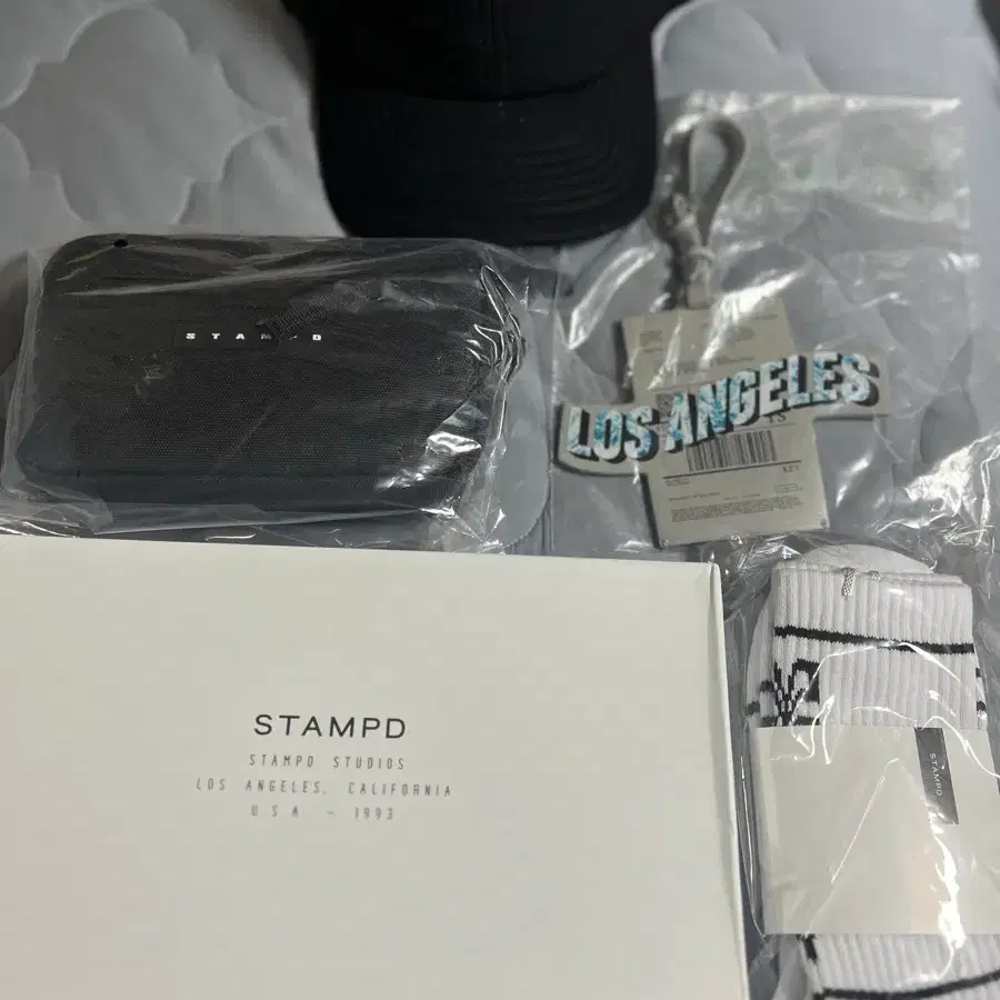 [정품/새상품] STAMPD 볼캡, 크로스백, 양말, 슈클리너 세트