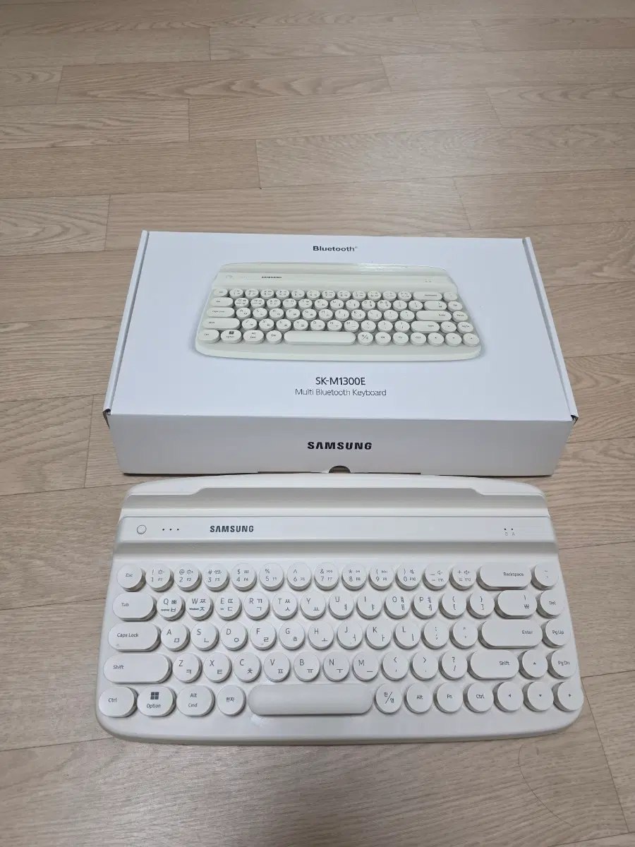 삼성전자 블루투스 레트로 키보드 SK-M1300E