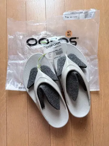 OOFOS 우포스 OOmega 통굽 샌들 W7(24cm)
