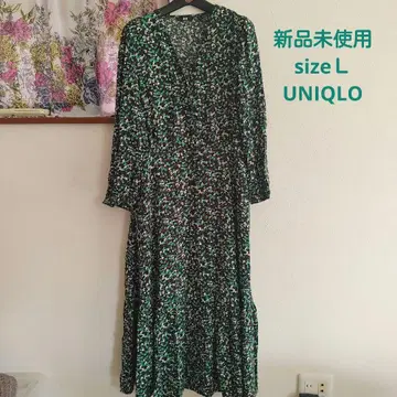 새상품 UNIQLO 꽃무늬 프린트 V넥 플레어 블랙 원피스 그린