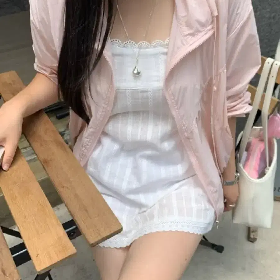 소플룸 루루 펀칭 레이스 뷔스티에