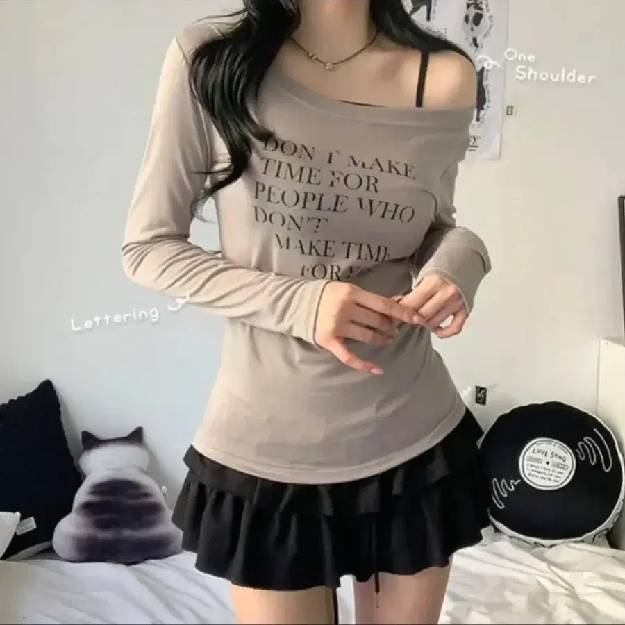 에이블리 해프닝 원숄더 레터링 시스루 긴팔 티셔츠