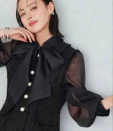 [새상품급] 루이 부티크 보우타이 블라우스 블랙 S