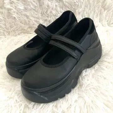 [ 미사용 새상품 ] ZARA 통굽 스트랩 슈즈 블랙 35
