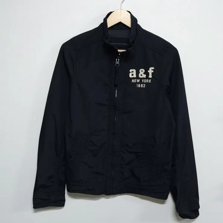 44~55 ABERCROMBIE 아베크롬비 바람막이 자켓 네이비