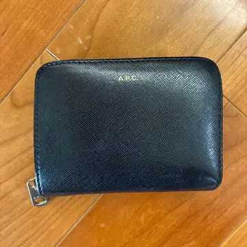 A.P.C. 이단 접이식 지갑 블랙