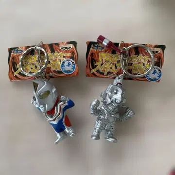 츠부라야 캐릭터 피규어 키링 2종 세트