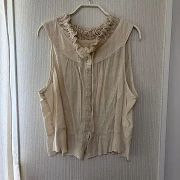 nest robe 베이지 슬리브리스 프릴넥 블라우스