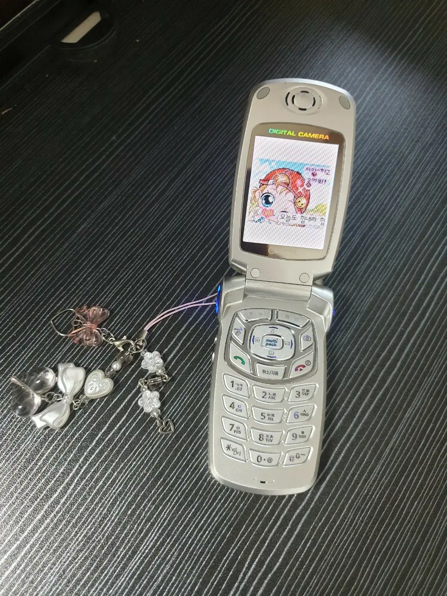 팬택큐리텔 폴더폰 은색 PD-6000 옛날폰 소장폰