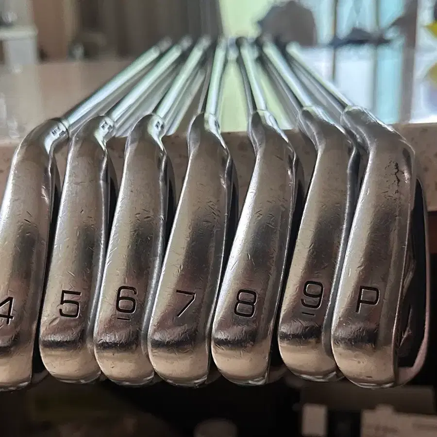 브랜드/모델명: 미즈노 JPX 825 PRO FORGED (정품) 클럽 구성: 4번, 5번, 6번, 7번, 8번, 9번, P (총 7아이언) 샤프트 스펙: 경량 스틸 (N.S
