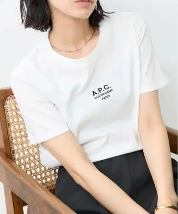 A.P.C. 로고 프린트 크루넥 티셔츠 화이트 프릭스스토어