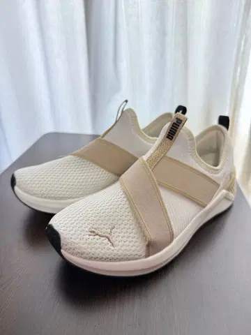 PUMA 여성용 슬립온 화이트/베이지 25.0cm 새상품급