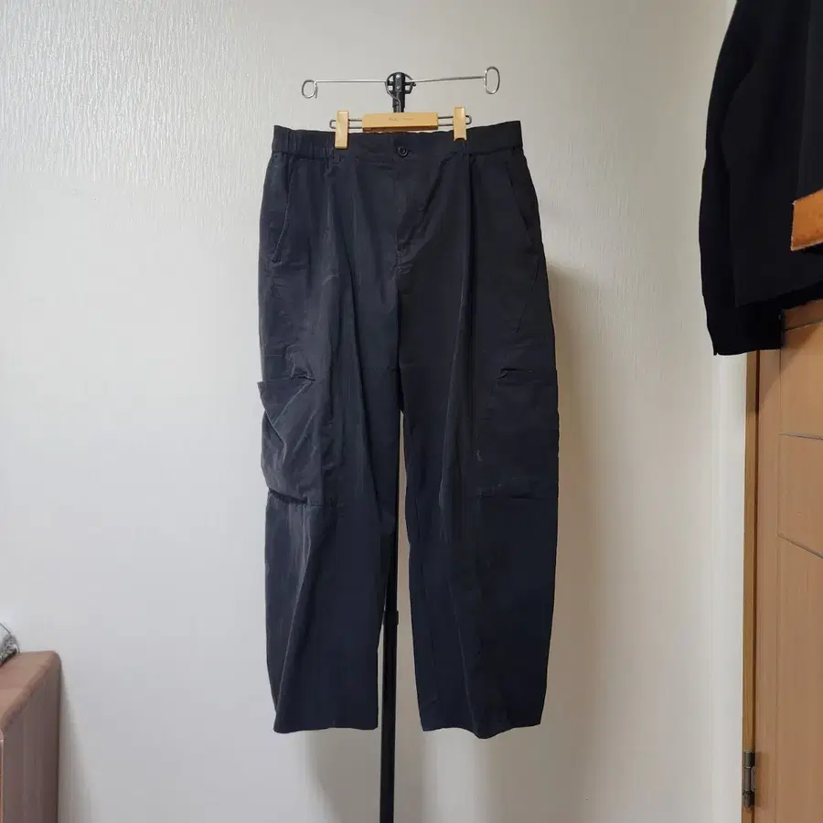 에잇세컨즈 블랙 커브드 포켓 팬츠 XL