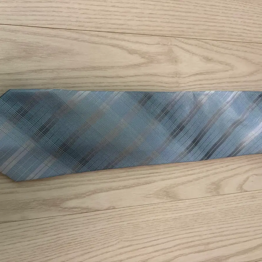 조르지오 알마니 넥타이 팝니다.