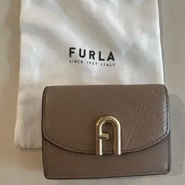 FURLA 3단 폴더형 지갑 그레이지 WP00218 BX0053 프리무라 S