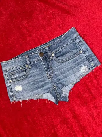 American Eagle 데미지 로우라이즈 미니 기장 데님 숏팬츠