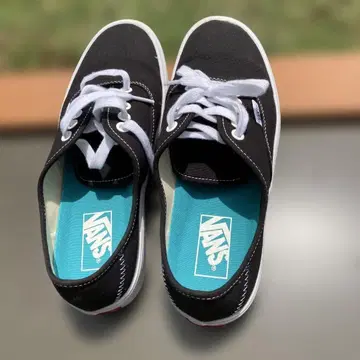 [ 미사용 새상품 ] VANS 스니커즈 블랙 화이트 25.5