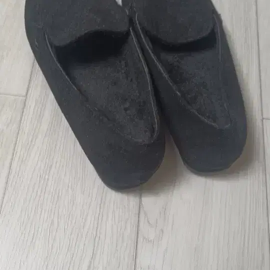블랙 퍼 슬리퍼