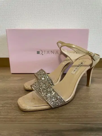 DIANA 스트랩 뮬 샌들 스퀘어토 글리터 베이지