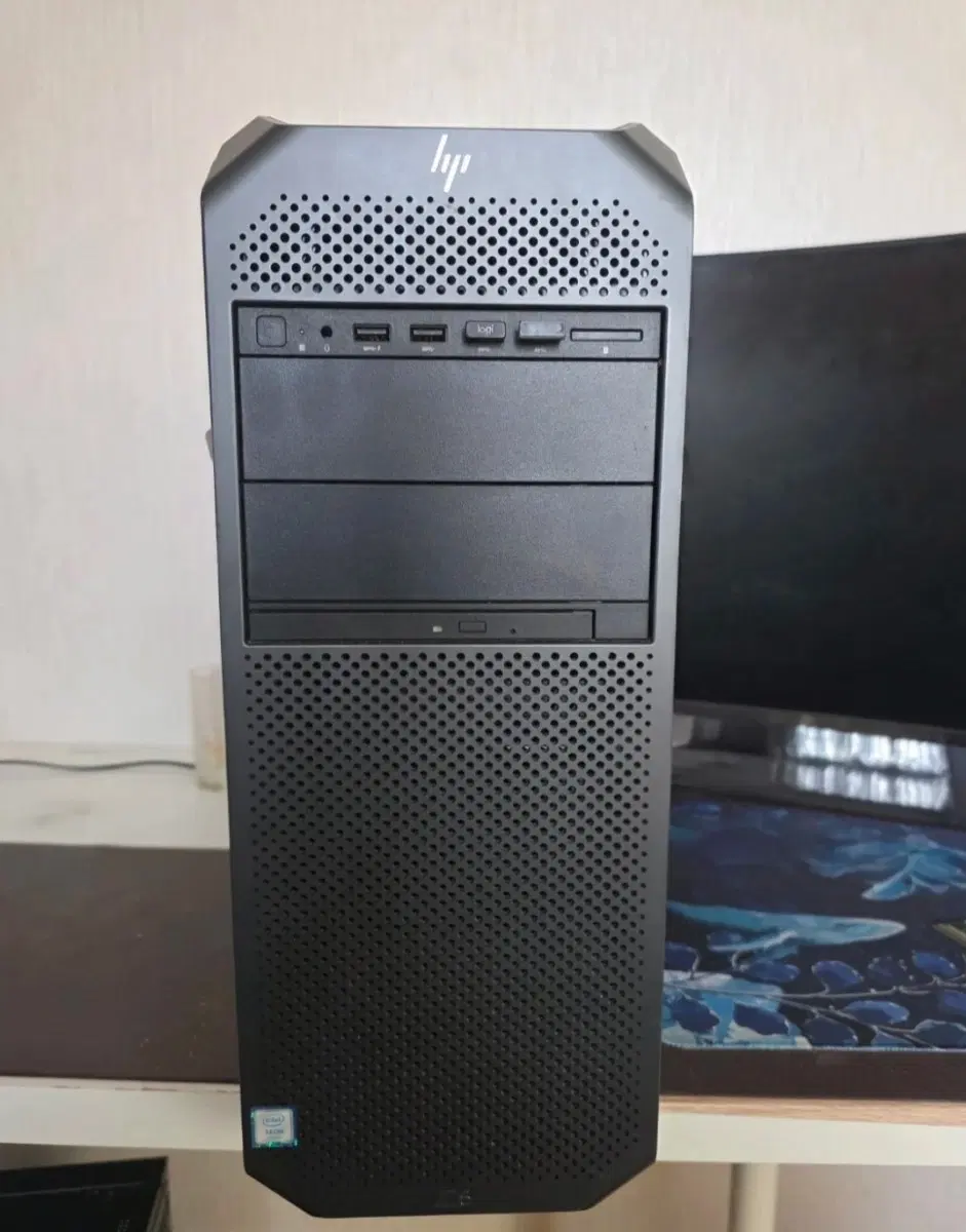HP Z6 워크스테이션입니다