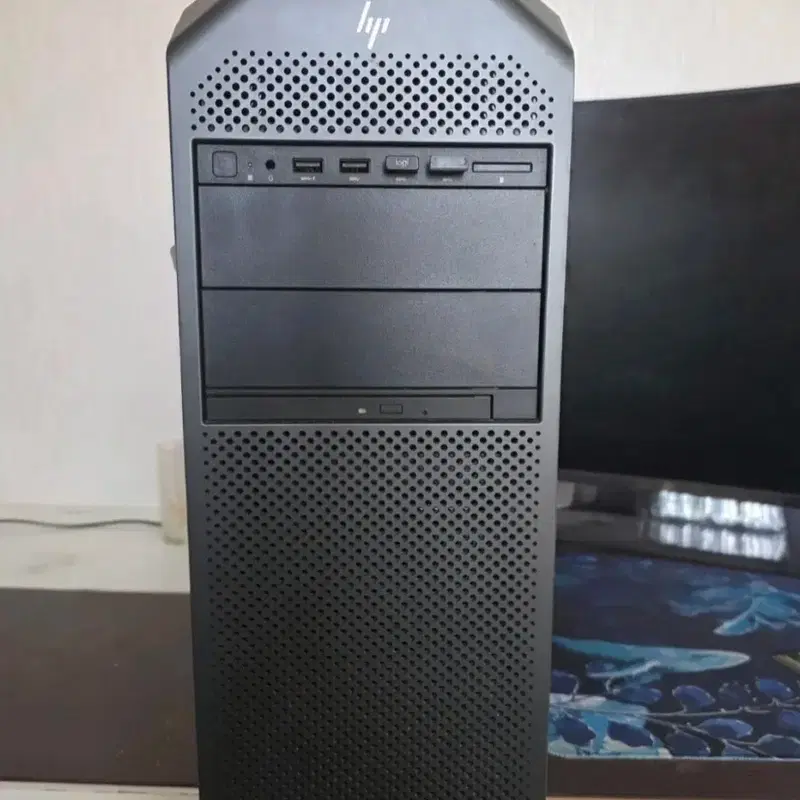 HP Z6 워크스테이션입니다