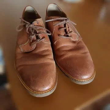 Clarks 가죽 신발 브라운
