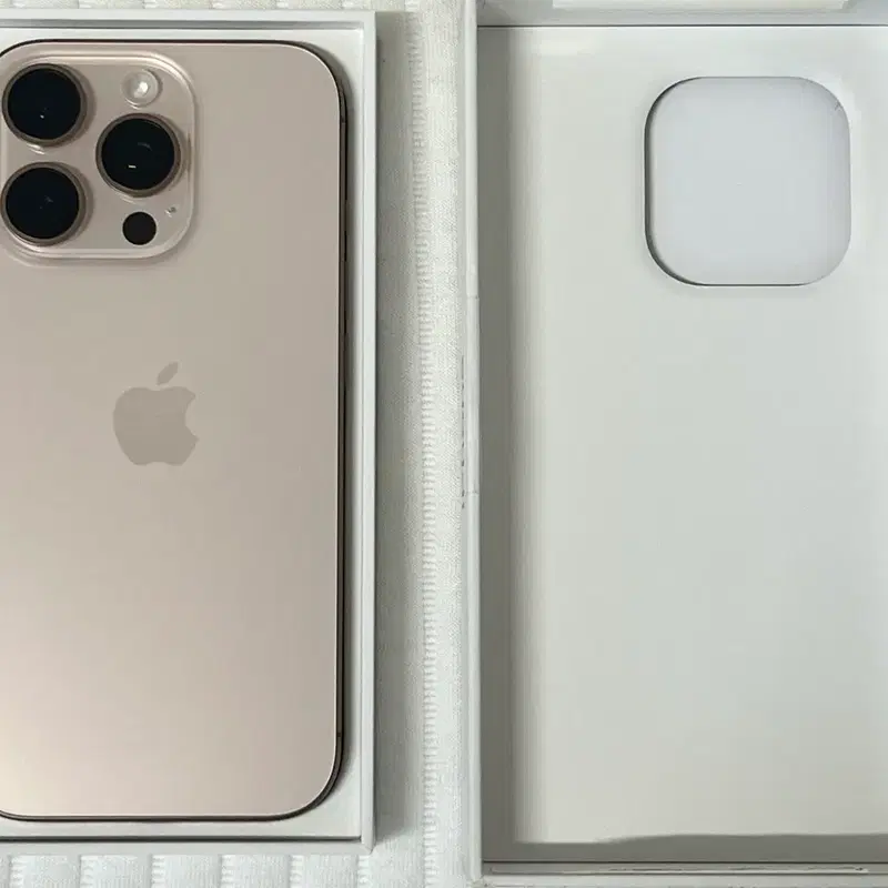 아이폰 16프로 데저트티타늄 256gb 새제품 자급제 새상품