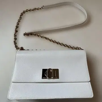 [ 새상품급 ] FURLA 숄더백 화이트 체인백