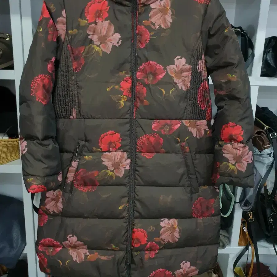 오일릴리 롱패딩 M 사진참고