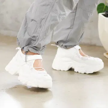 attagirl 벨트 코드 스니커즈 화이트 통굽 스포츠 샌들