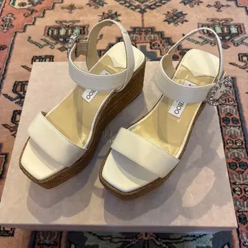 [새상품] JIMMY CHOO 웨지솔 샌들 화이트 크리스탈 버클 36