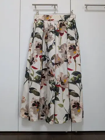 ZARA WOMAN 꽃무늬 플레어 스커트