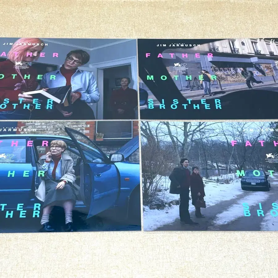 파더 마더 시스터 브라더 포스터 베니스 영화제 뱃지