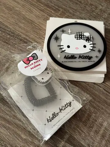 헬로키티 3COINS 콜라보 패스 케이스/러버 코스터