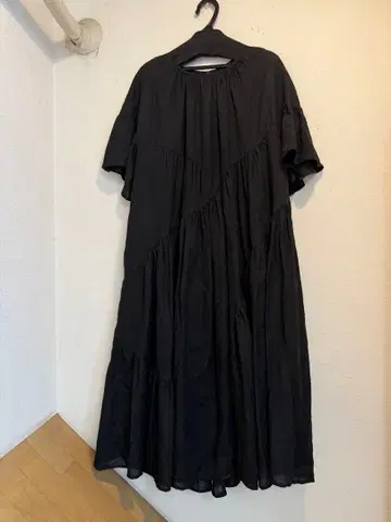 새상품급 네스트로브 패치워크 티어드 원피스 블랙