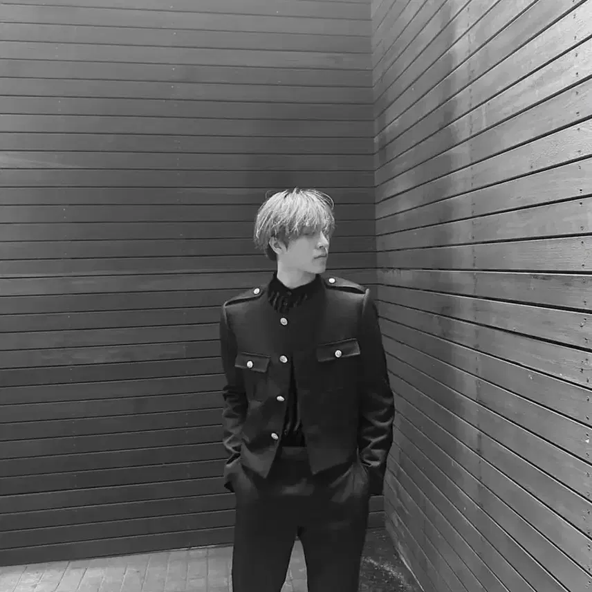 셀린느 [BTS 뷔님 착용] 24fw 샤세르 밀리터리 자켓 사진 2