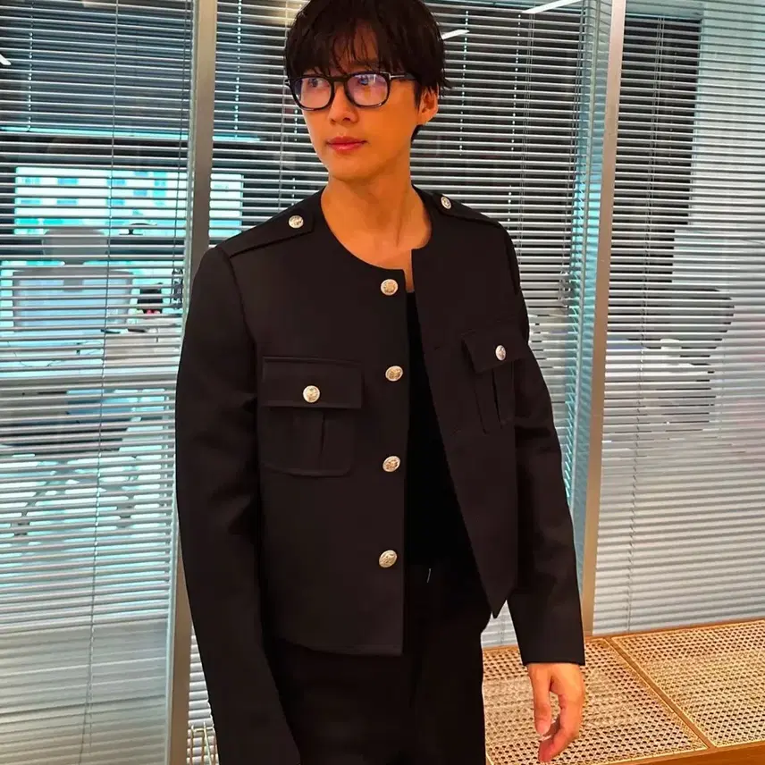 셀린느 [BTS 뷔님 착용] 24fw 샤세르 밀리터리 자켓 사진 3