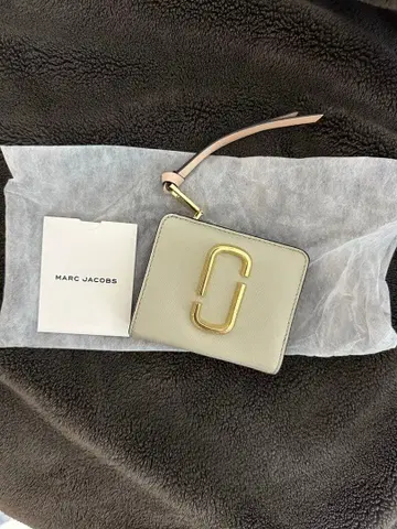 MARC JACOBS 이단 접이식 지갑 베이지 The Snapshot Mini