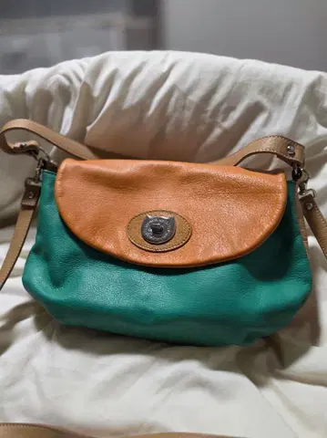 TSUMORI CHISATO 바이컬러 가죽 숄더백