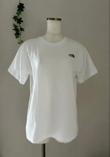THE NORTH FACE 화이트 반팔T셔츠