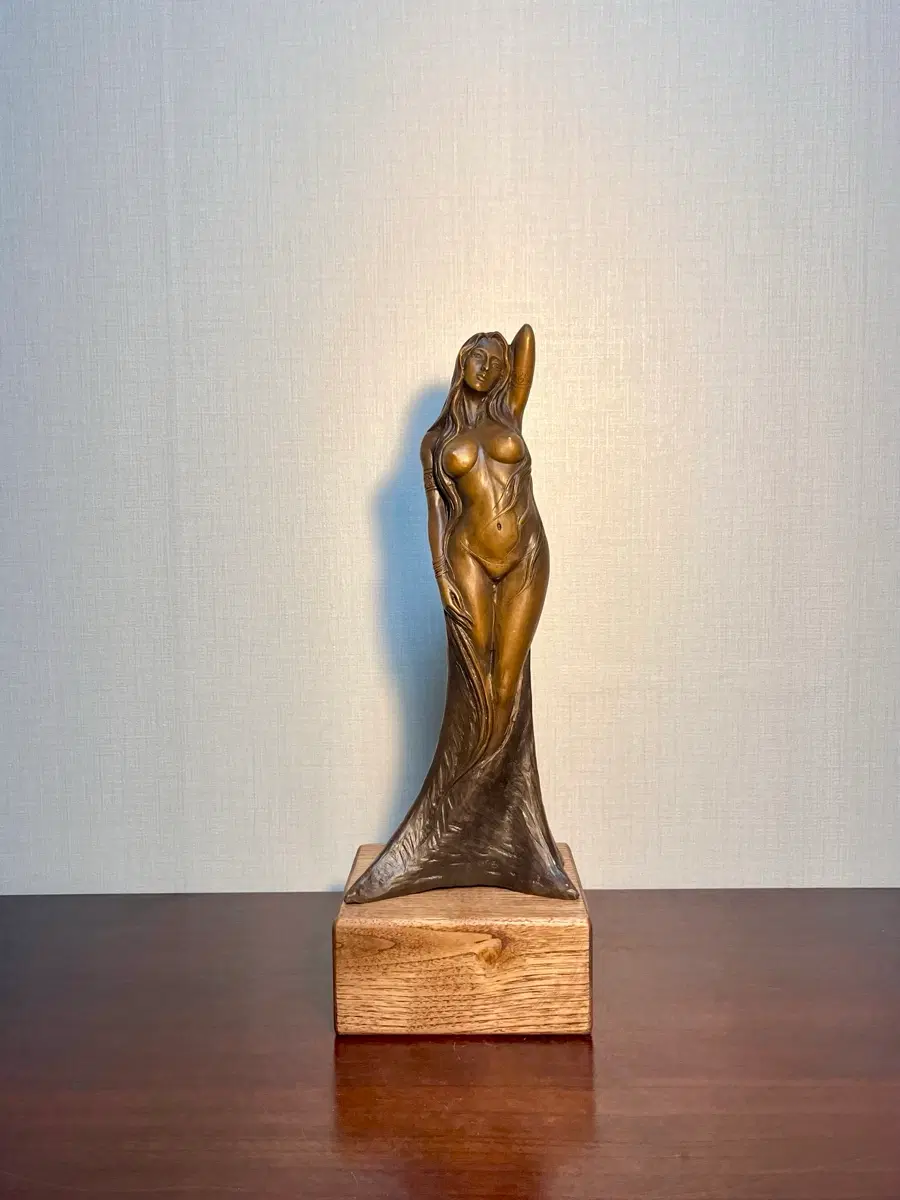 동브론즈 우아한 자태 여인상(35cm)
